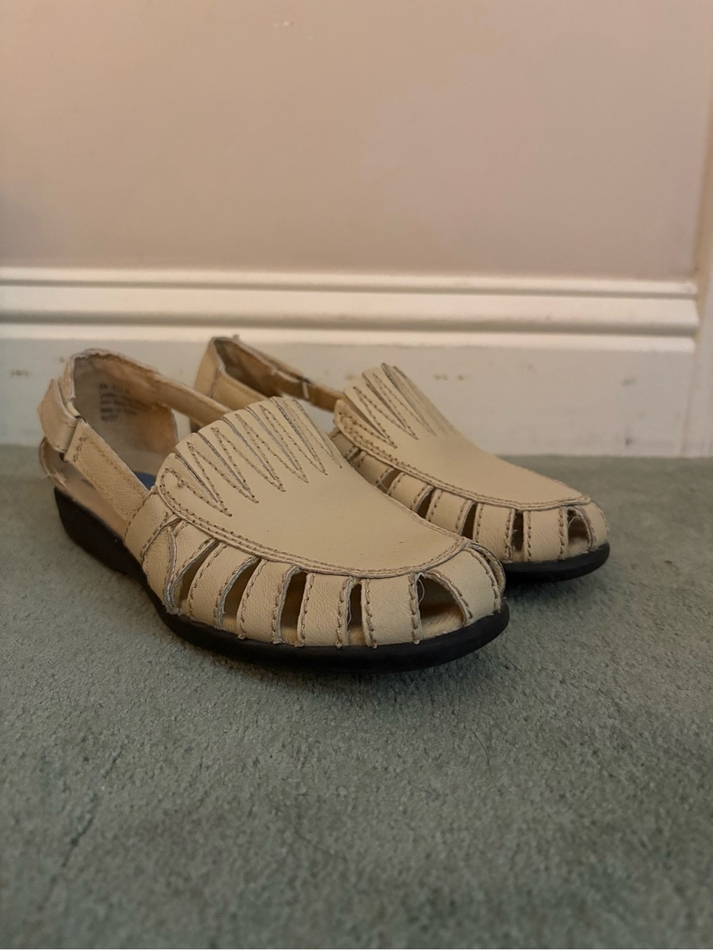 Dr. Scholl's Cream Leather Cutout Flats